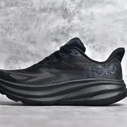 HOKA de mediasuela alta, zapatilla de estilo trail para caminos fáciles