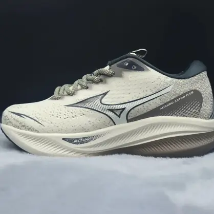 Mizuno running de perfil técnico, zapatilla de estilo trail para caminos fáciles