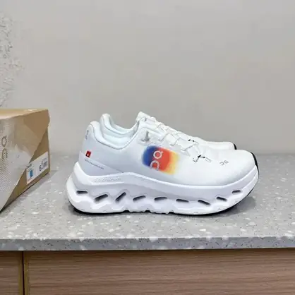 On de módulos huecos, zapatilla de estilo trail para caminos fáciles